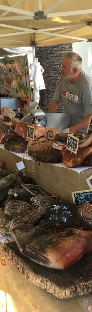 Markt mit korsischen Spezialitäten